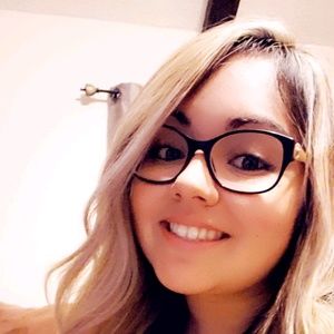 Meet your Posher, Elissa